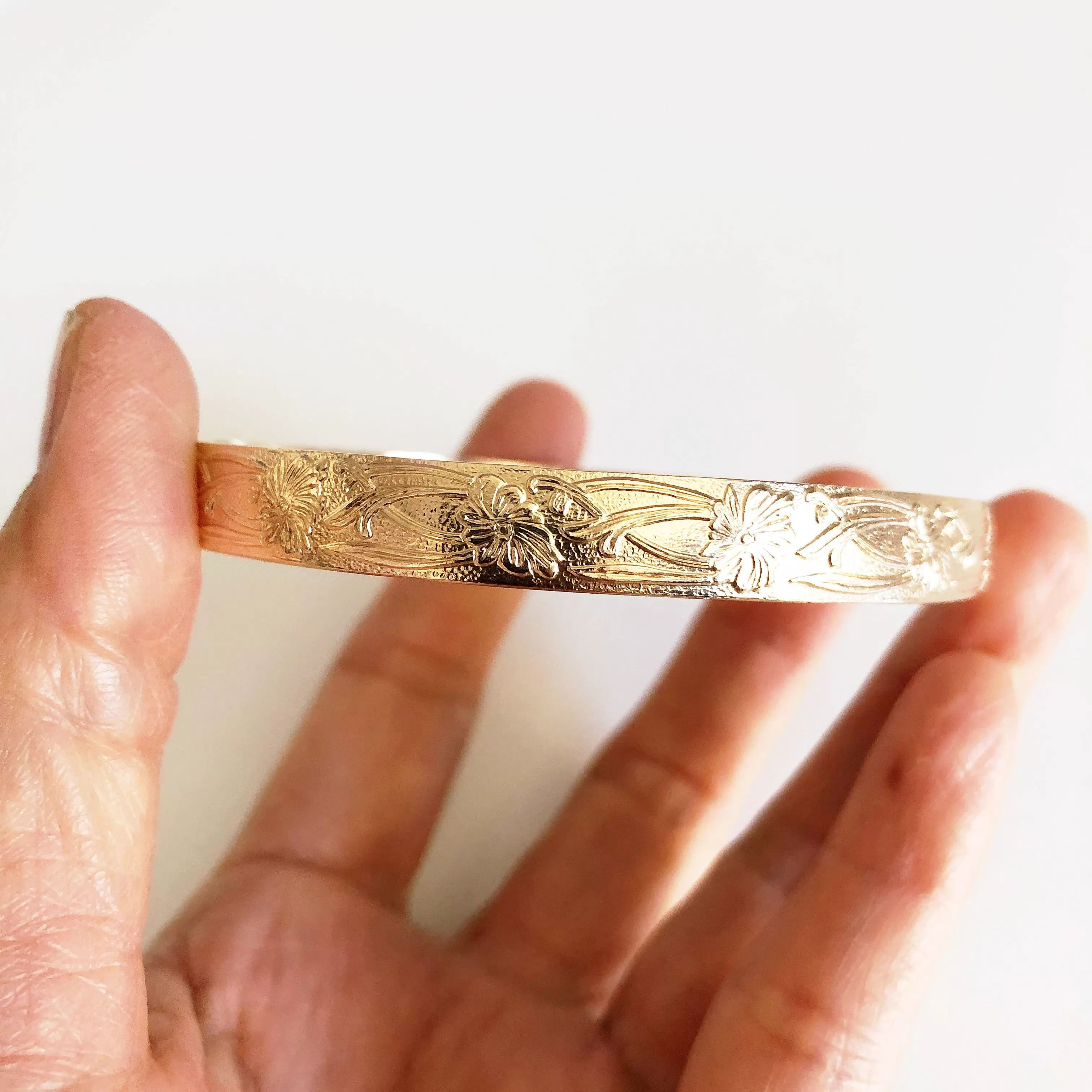 Bangle JASMIN - 8 mm Hawaiian heirloom bangle (B402)