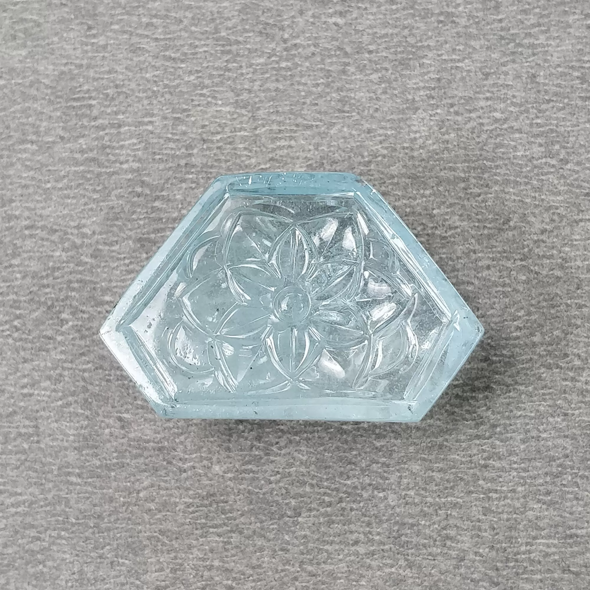 BLUE AQUAMARINE Gemstone Carving  : 32.05cts Natural Untreated Both Side Aqua Hand Carved Uneven Shape 29*19mm