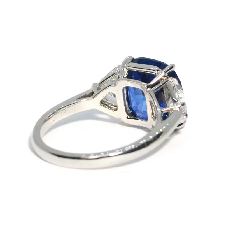 Eclat Jewels - One of a Kind Ring with no heat Madagascar Blue Sapphire and Trillion-cut Diamonds, Platinum