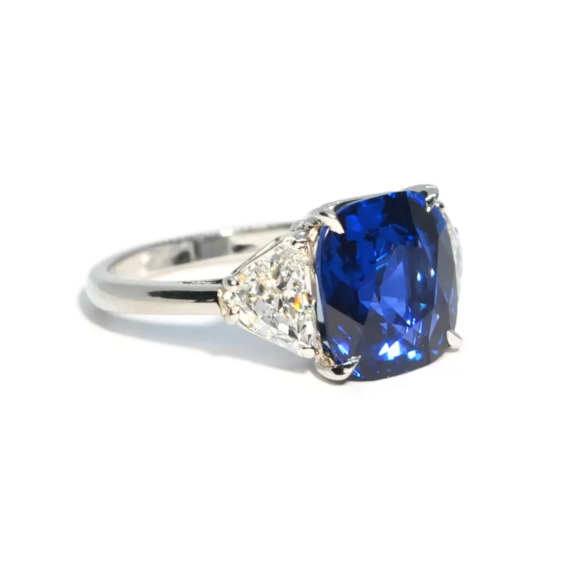 Eclat Jewels - One of a Kind Ring with no heat Madagascar Blue Sapphire and Trillion-cut Diamonds, Platinum