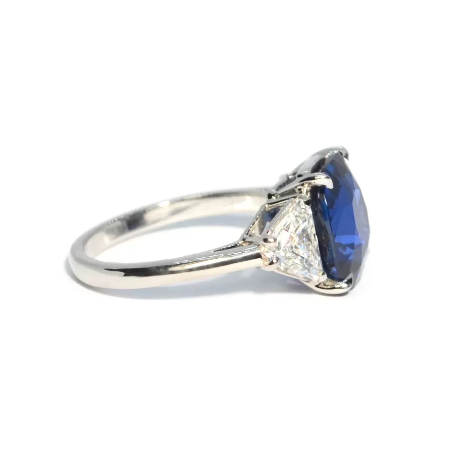 Eclat Jewels - One of a Kind Ring with no heat Madagascar Blue Sapphire and Trillion-cut Diamonds, Platinum