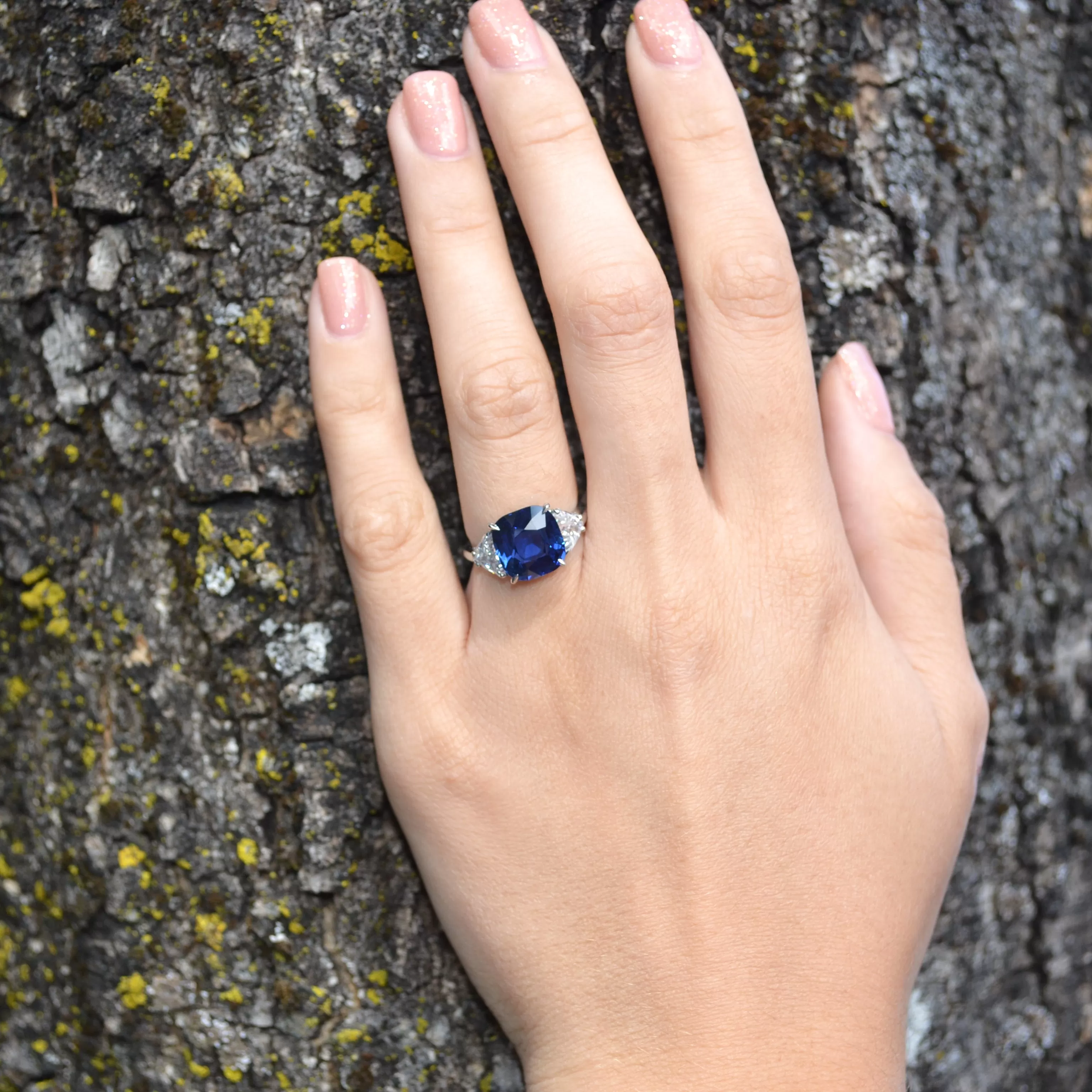 Eclat Jewels - One of a Kind Ring with no heat Madagascar Blue Sapphire and Trillion-cut Diamonds, Platinum